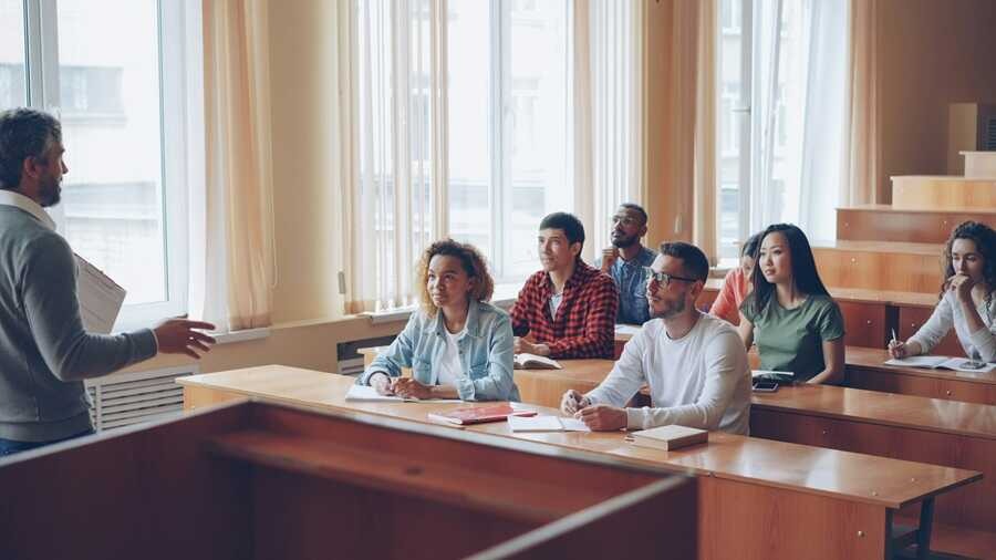 大学教員になるには